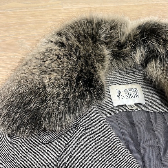 Wool Trench coat with removal fur collar - Picture 3 of 14